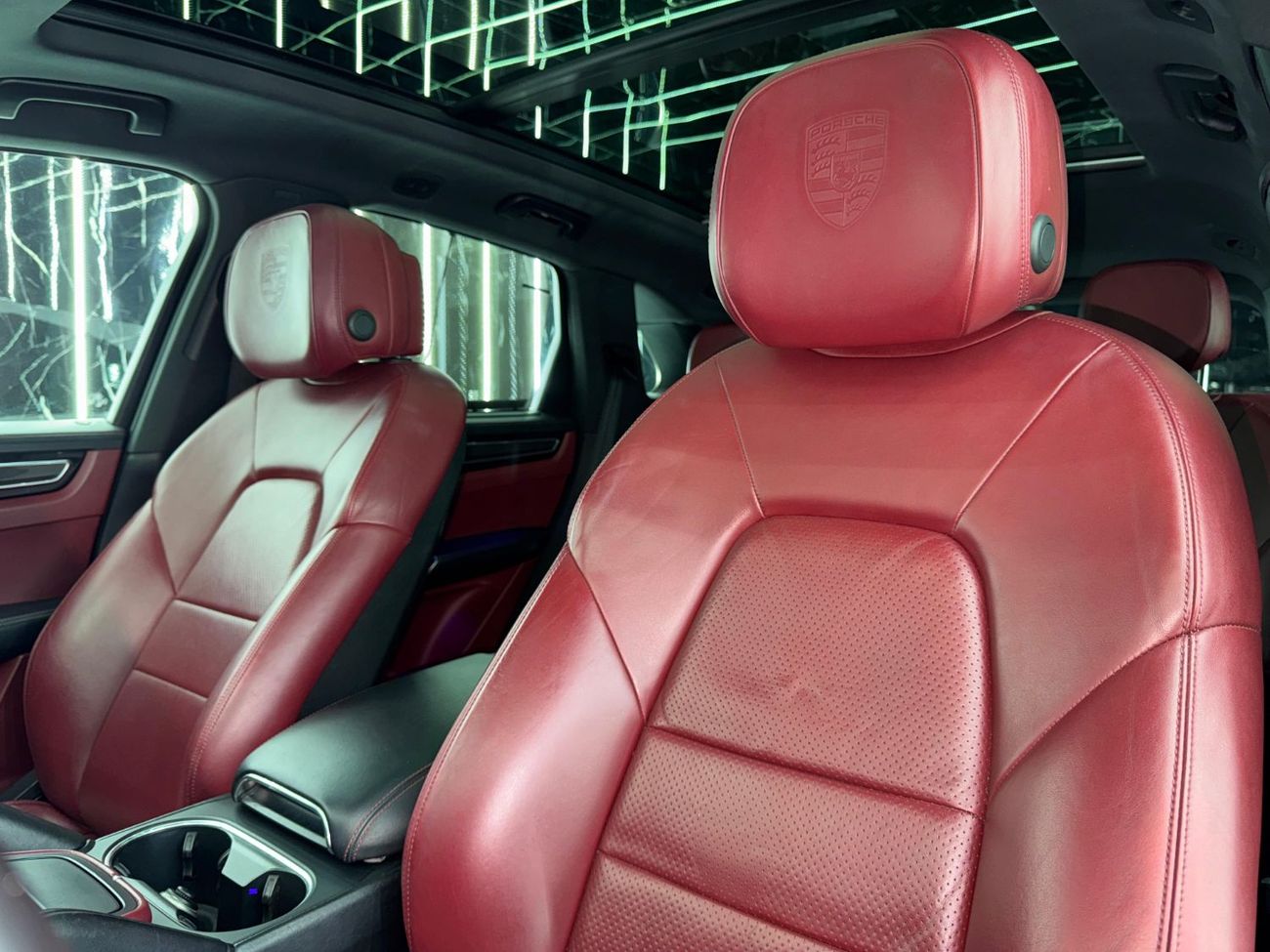 Porsche Cayenne S 2.9L (440 HP) 2019 Porsche Cayenne, 2027 Warranty, Full Service History, Sport Chrono Package, GCC