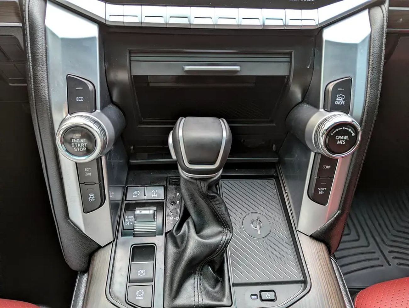 Toyota Land Cruiser GXR Facelifted With Interior and Exterior GCC Specs