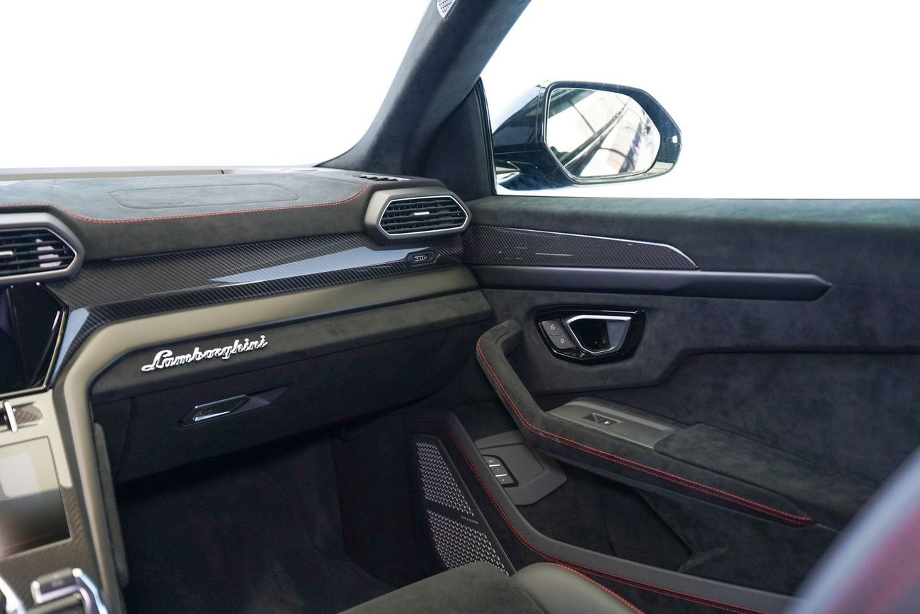 لامبورغيني اوروس 4.0T V8 Performante