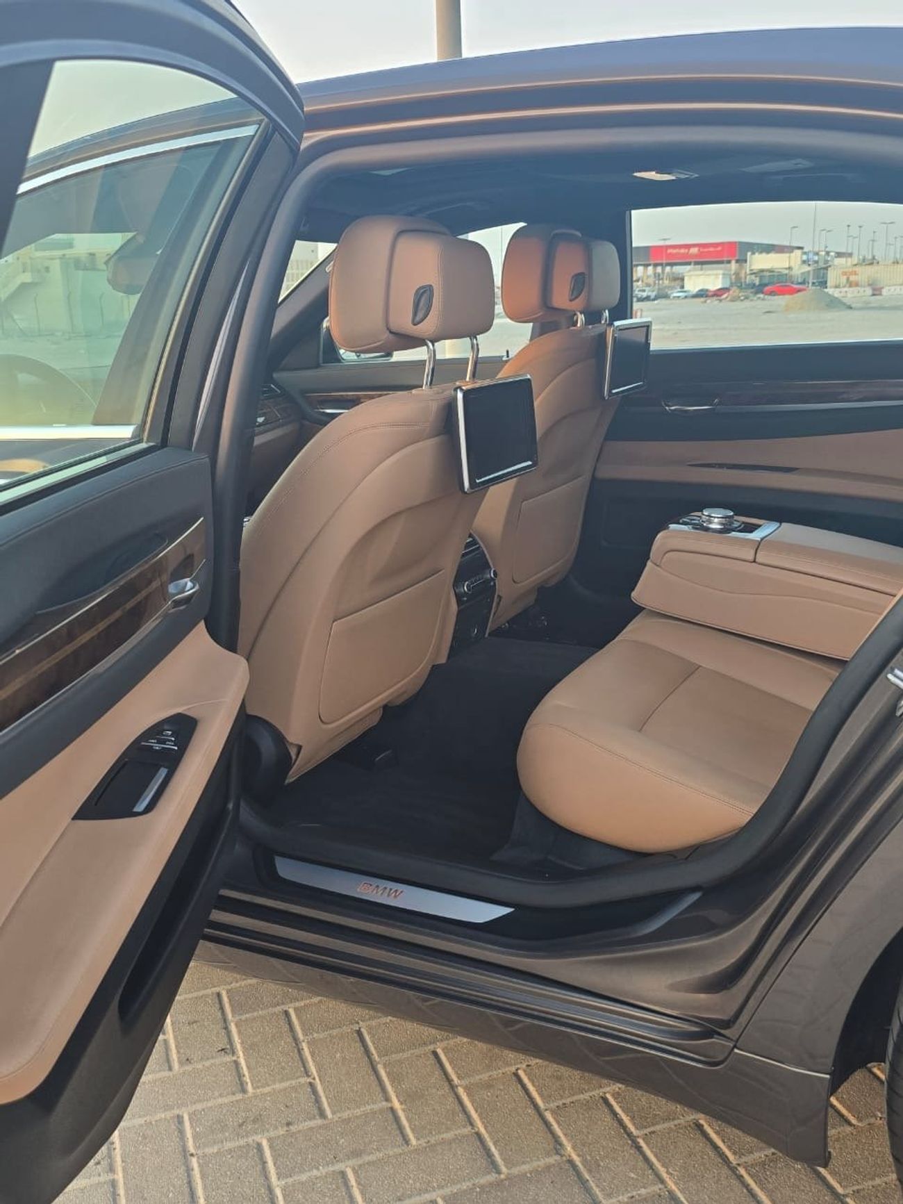 BMW 730Li MODEL 2015 GCC CAR PERFECT CONDITION INSIDE AND OUTSIDE FULL OPTION SUN ROOF LEATHER SEATS