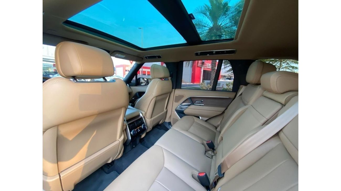 Land Rover Range Rover **2023** V6 P400 GCC SPEC UNDER WARRANTY AND SERVICE