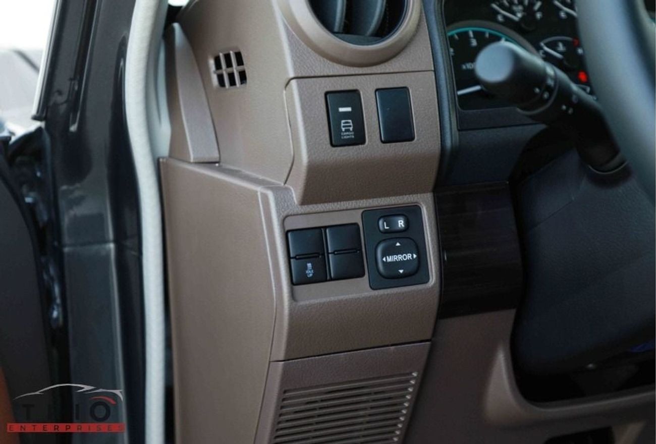 تويوتا لاند كروزر بيك آب TOYOTA LC79 PICKUP - S.CAB - 4.0L - PET - AT - 2025MY