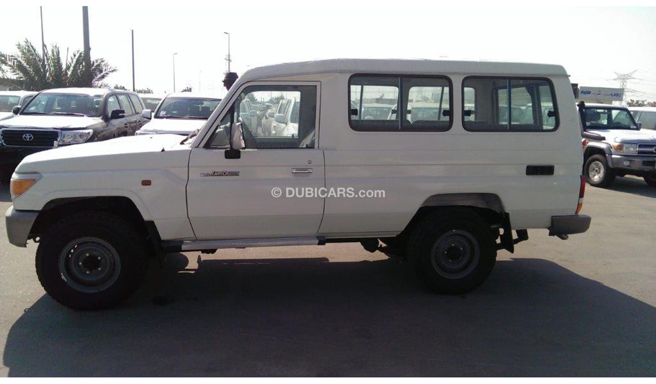Toyota Land Cruiser Hard Top 78 LX 13, Diesel, 13 Seats