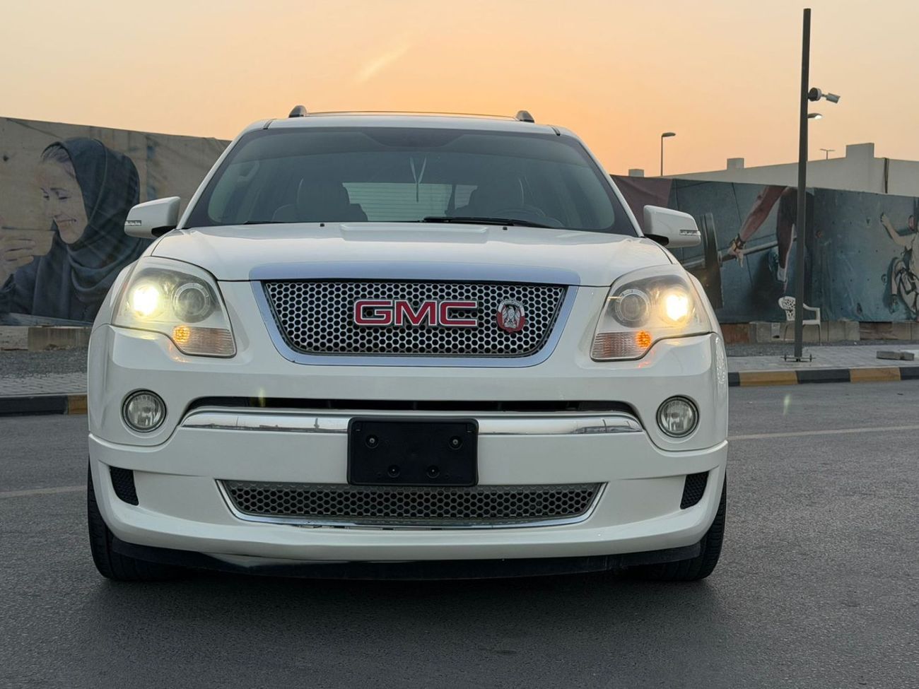 GMC Acadia Excellent condition & luxury feel