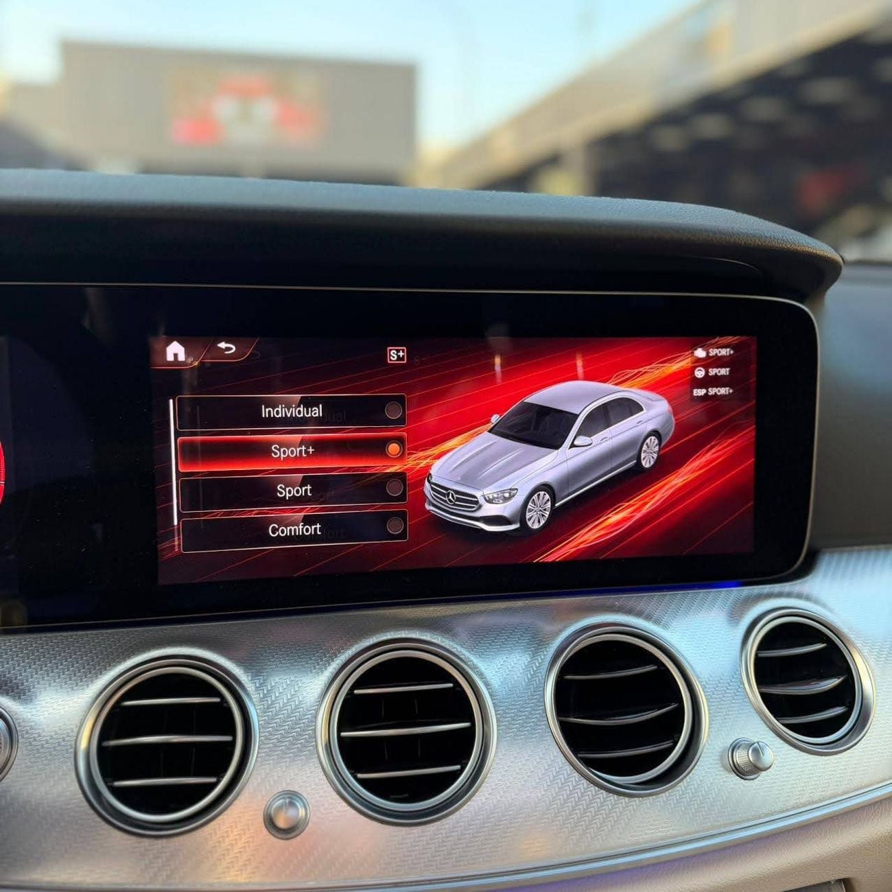 مرسيدس بنز E 350 4MATIC (NON GCC) مرسيدس E350 موديل 2021   وارد كوريا  كلين تايتل (Clean Title)  الممشى: 31,057 كم  ا