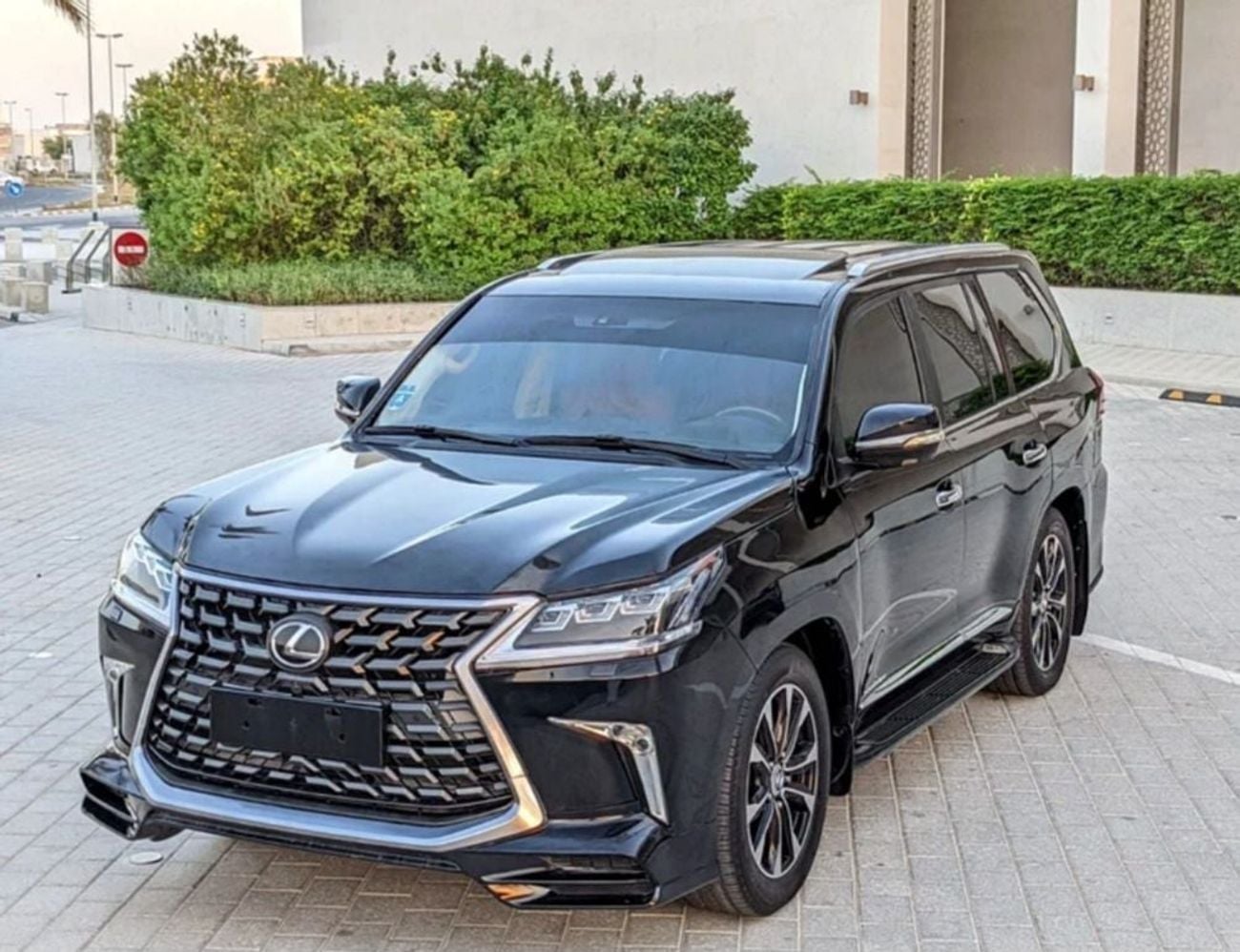 Lexus LX 570 Lexus Lx.series Lx570 platinum 2009 Model Facelifted 2021 colour Black push start Transmission Autom