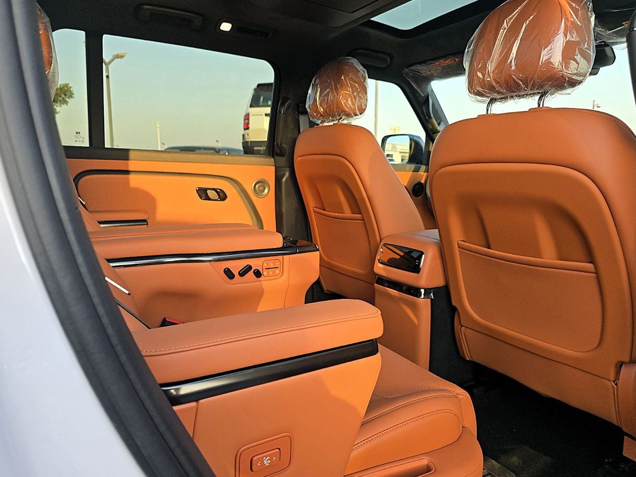 روكس أداماس (EXPORT ONLY) ROX Adamas vip 6 seats (EREV)  A/T 4*4 SUV  White  color 2026 model