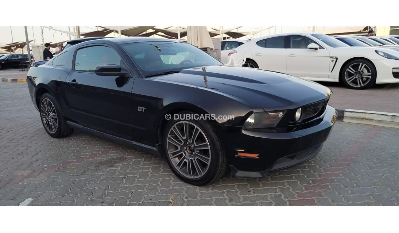 Ford Mustang FORD MUSTANG 2010 GCC V8