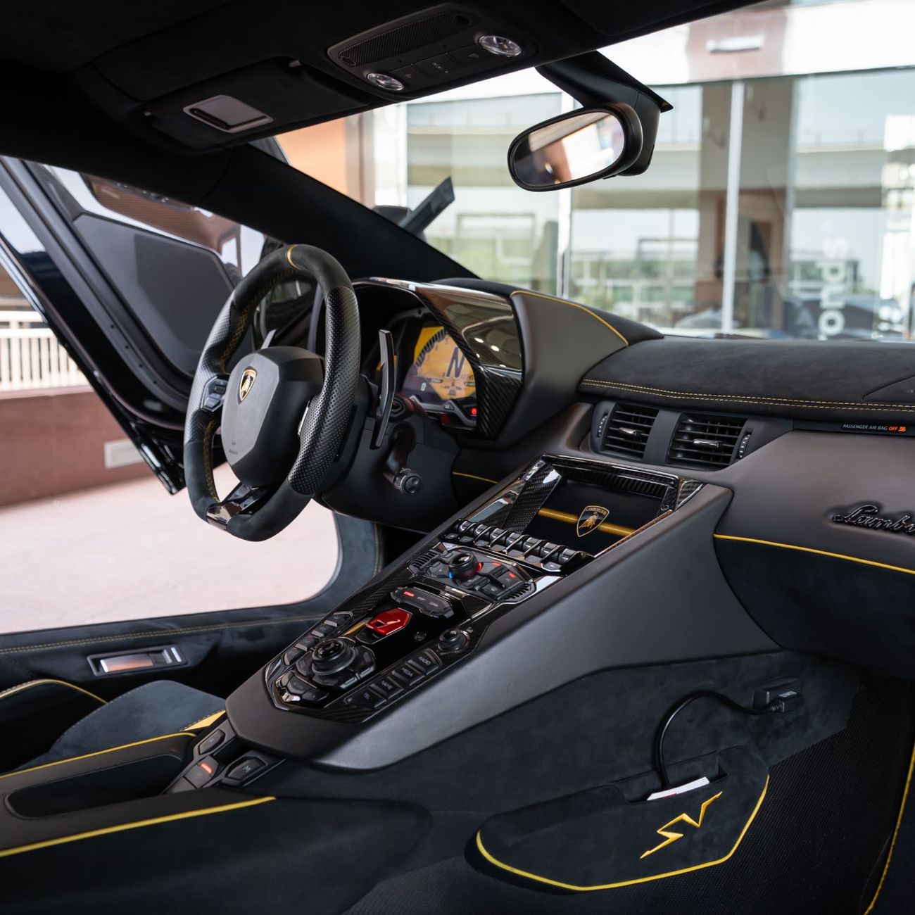 لامبورغيني أفينتادور 2017 LAMBORGHINI AVENTADOR SV GCC DONE ONLY 13,000KM