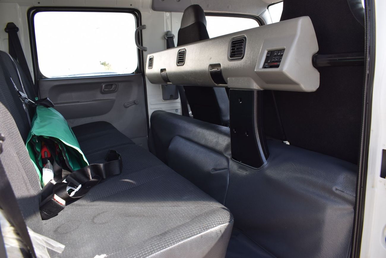 ميتسوبيشي فوسو كانتير Mitsubishi Canter D/C Pick Up, model:2017. Only Done 38000 km