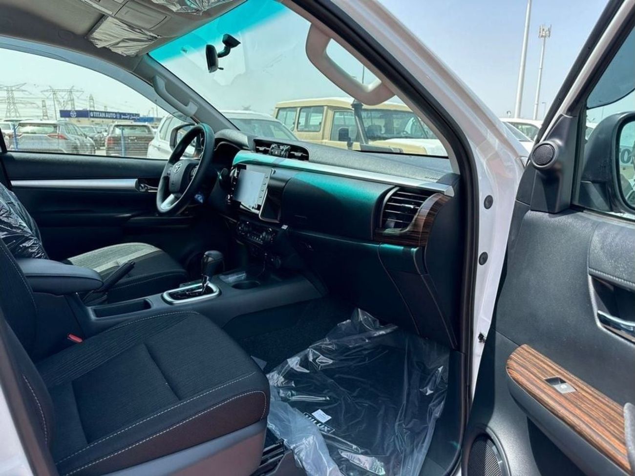 تويوتا هيلوكس TOYOTA HILUX 4.0 AT FENDER WHITE 2025