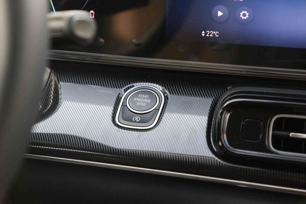 مرسيدس بنز V 300 2025 MERCEDES BENZ V300 EXTRA LONG 2.0 - BLACK inside BLACK | Export Only