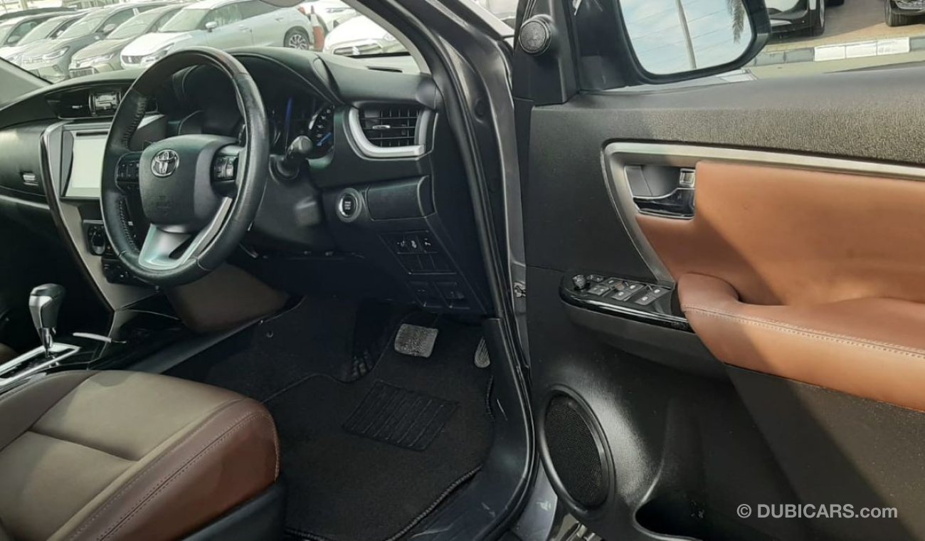 Toyota Fortuner TOYOTA FORTUNER 2800 CC DEISEL MODEL 2017 RIGHT HAND LEATHER SEAT PUSH START