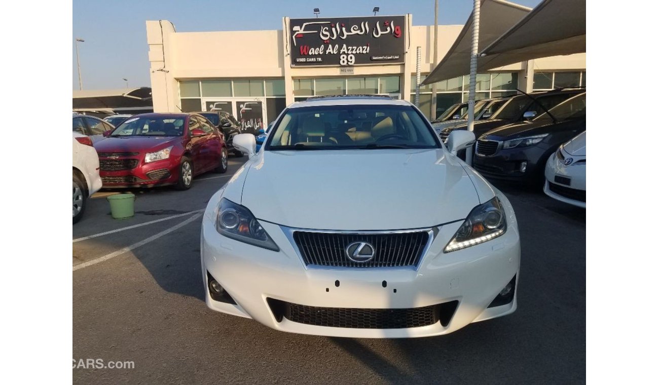 Lexus IS300 Lexus IS 300 GCC 2011 GCC without accident without dye in agency condition