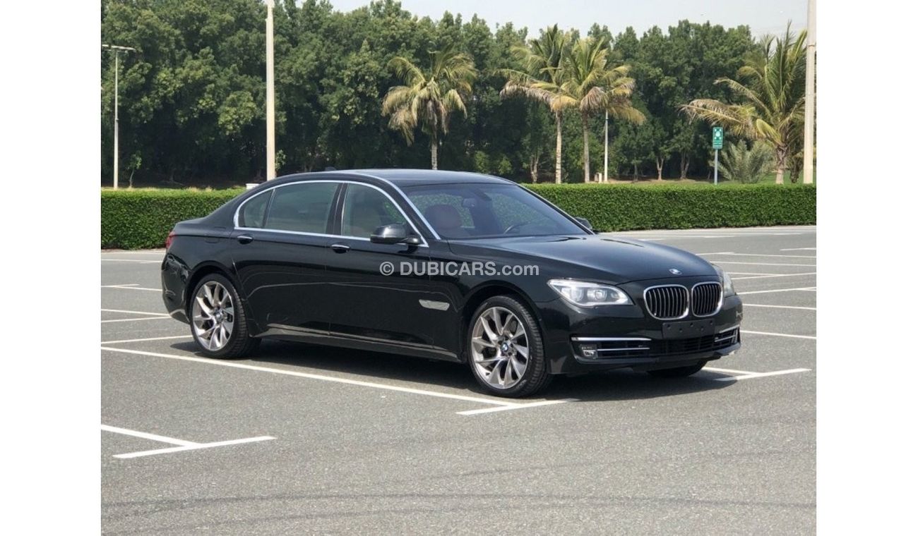 BMW 740Li Exclusive MODEL 2015 GCC CAR PERFECT CONDITION INSIDE AND OUTSIDE FULL OPTION SUN ROOF LEATHER SEATS