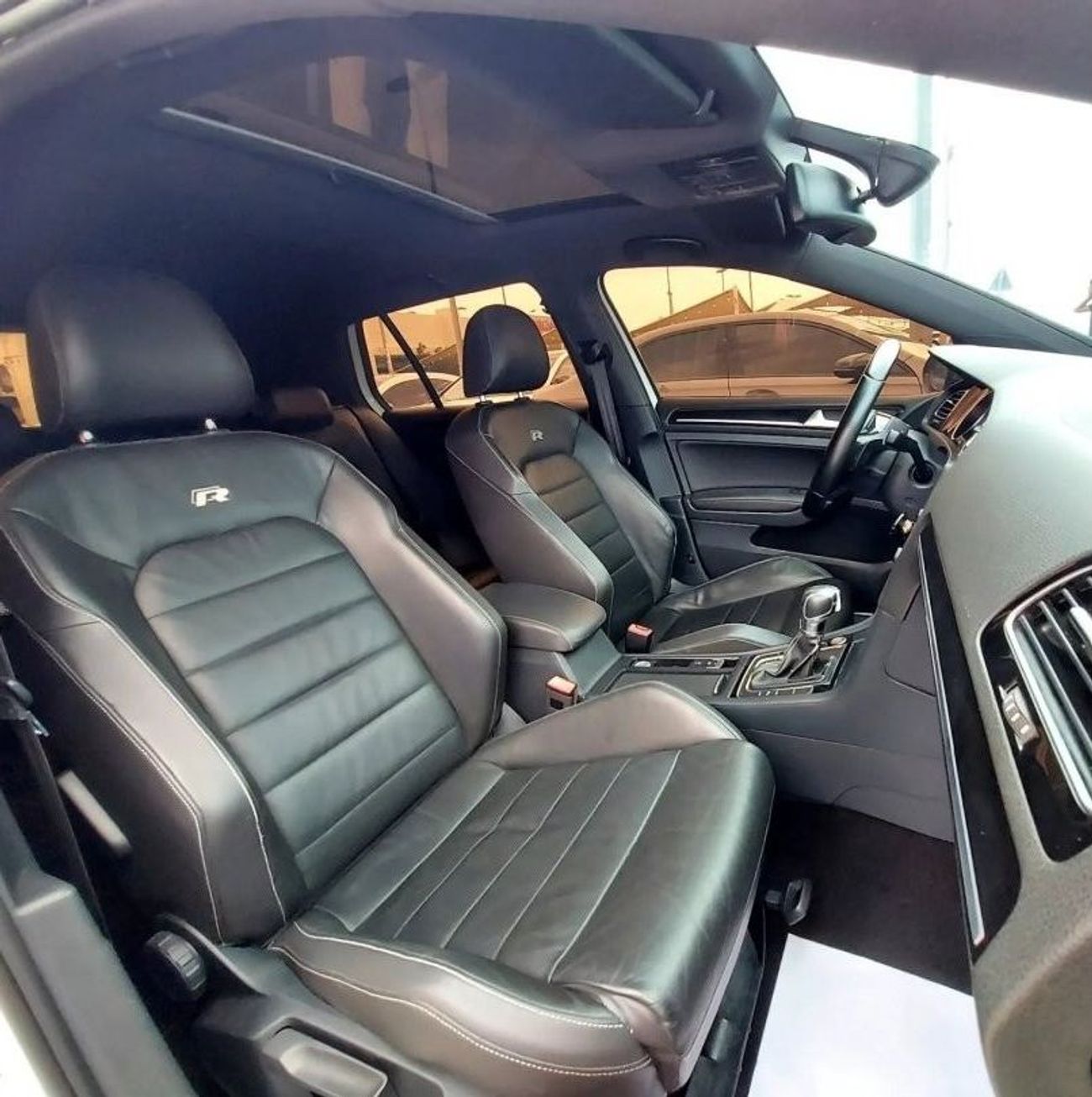 Volkswagen Golf R Sport