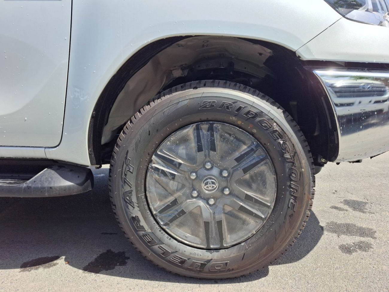 Toyota Hilux Toyota Hilux SR5 2.4L 2025 AT Full White Diesel (Export Only)