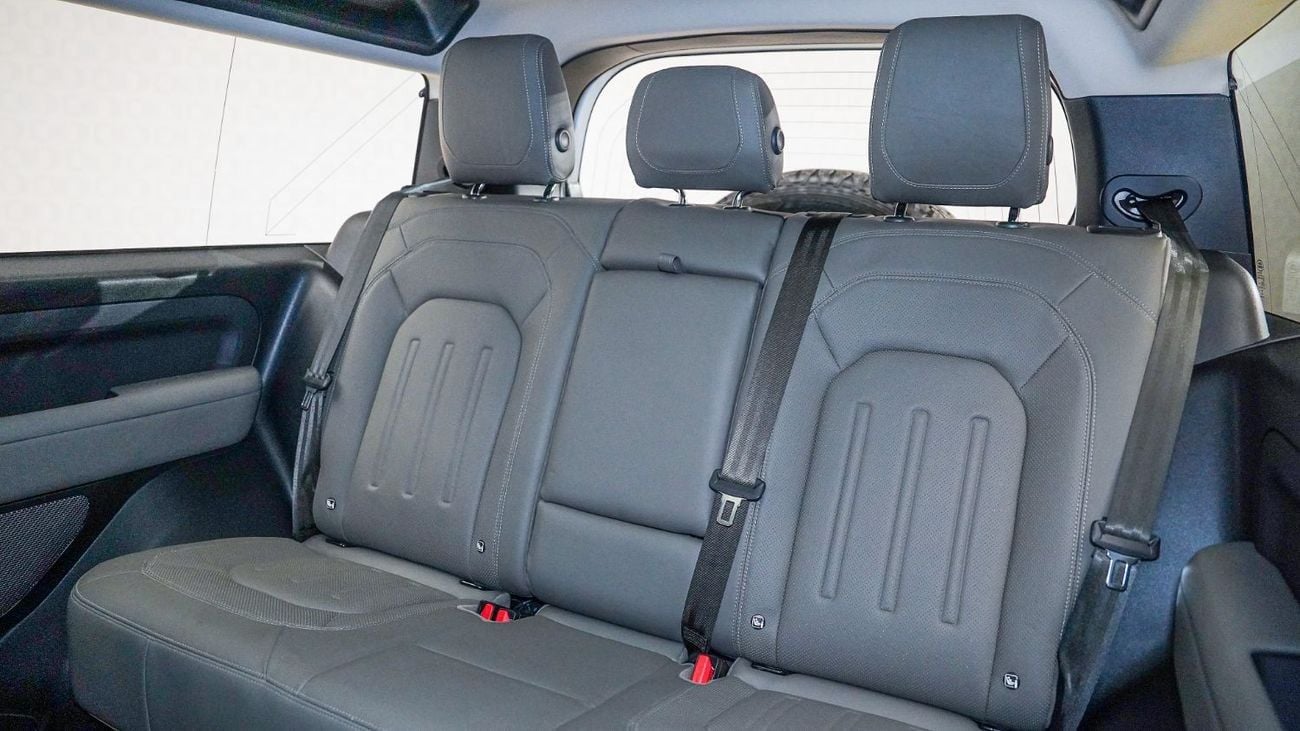 Land Rover Defender P400 90 X-Dynamic HSE 3.0L (5 Seater) | AED 3,950 PM | Warranty April-2026 | GCC