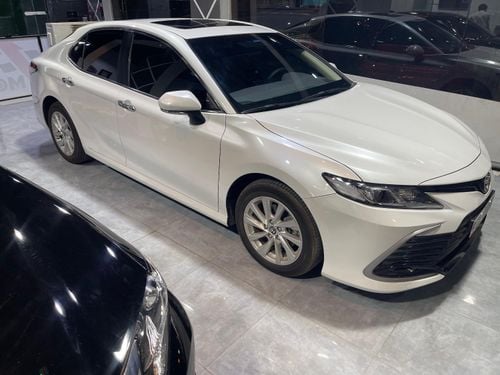 Toyota Camry SE 2.5L (181 HP)