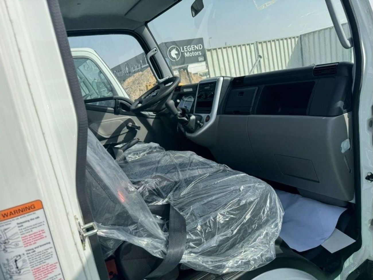 ميتسوبيشي فوسو كانتير 2.7L DIESEL 4X2 M/T 2.5 TON SHORT 2023