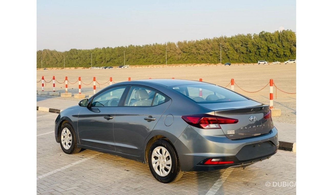 Hyundai Elantra Base