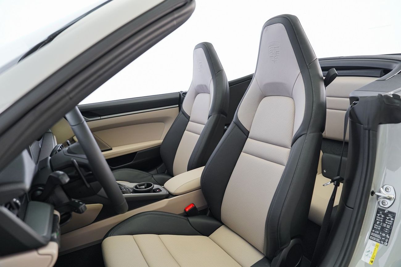 Porsche 911 Carrera 4 3.0L (444 HP) Convertible