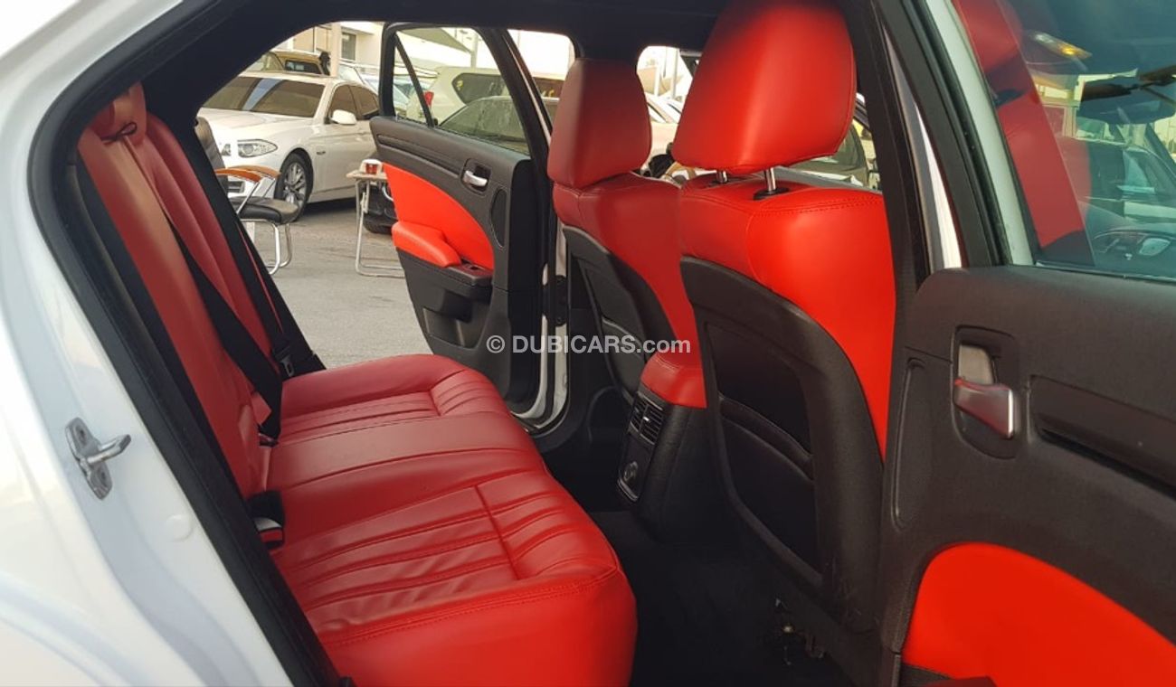 Chrysler 300s Crysral C300s model 2013  GCC car prefect condition full option low mileage sun roof leather seats b