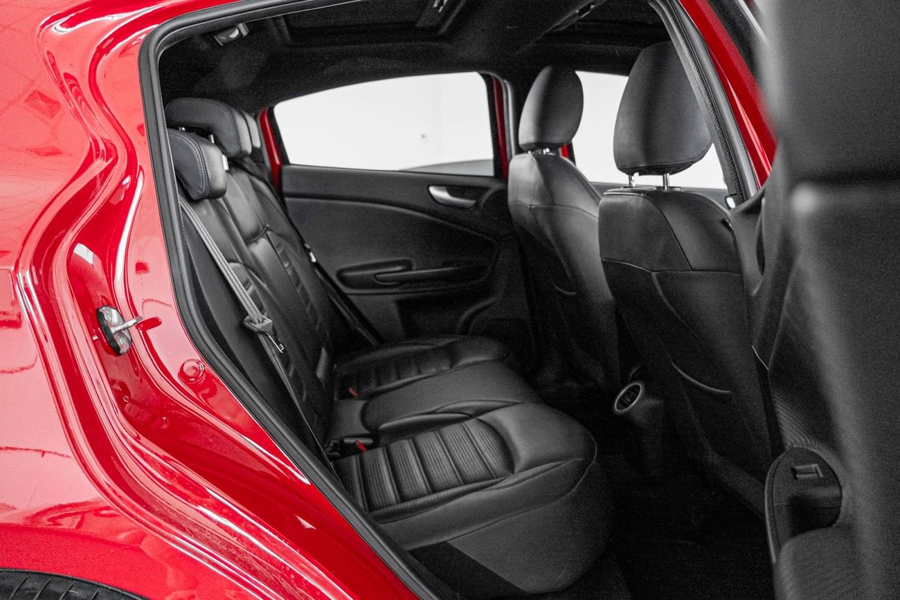 ألفا روميو جوليتا Veloce / 5 Year Alfa Romeo Warranty & Service Pack 120k kms