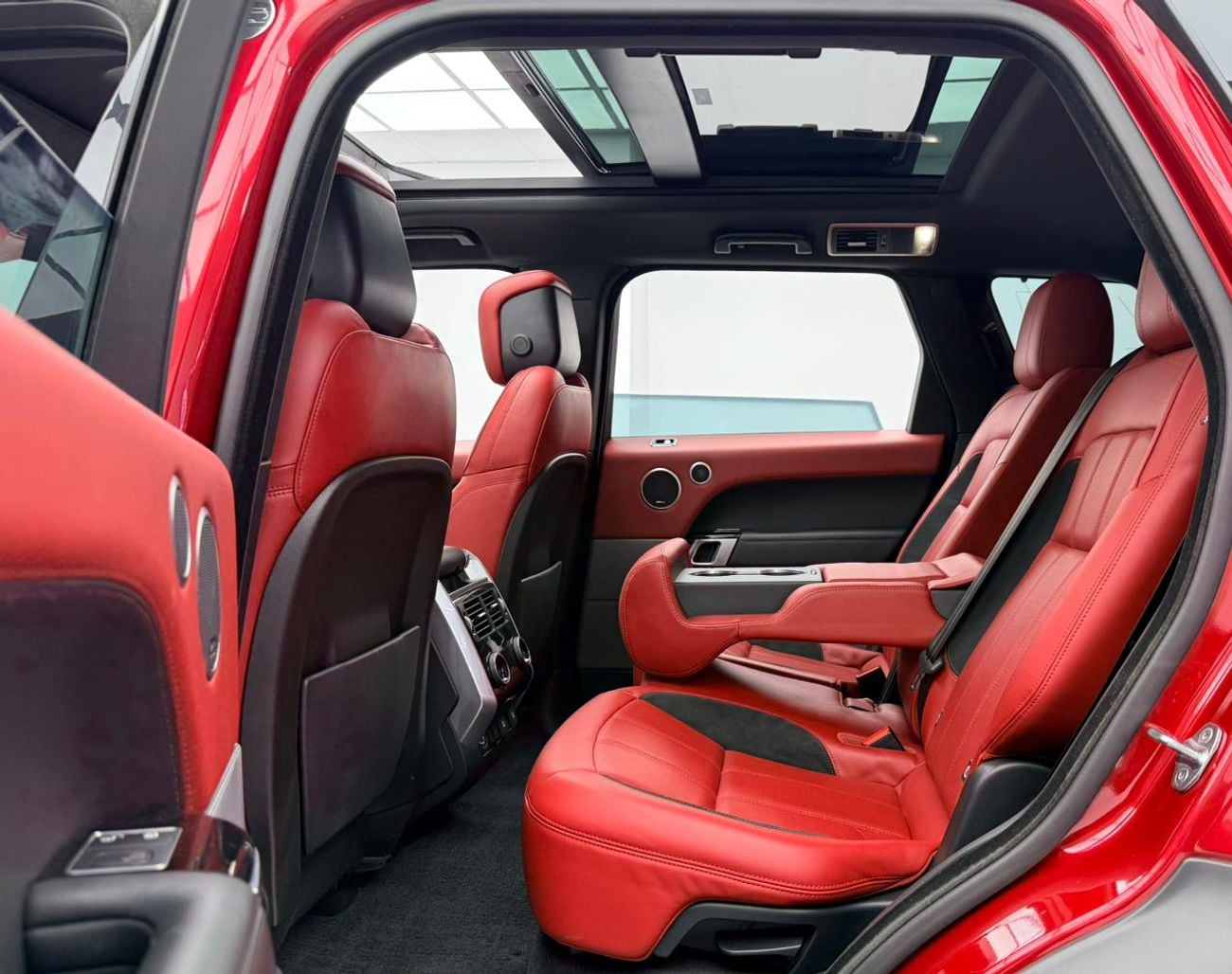 Land Rover Range Rover Sport 2018 Range Rover Sport HSE Supercharged, Full Range Rover Service History, Excellent Condition, GCC