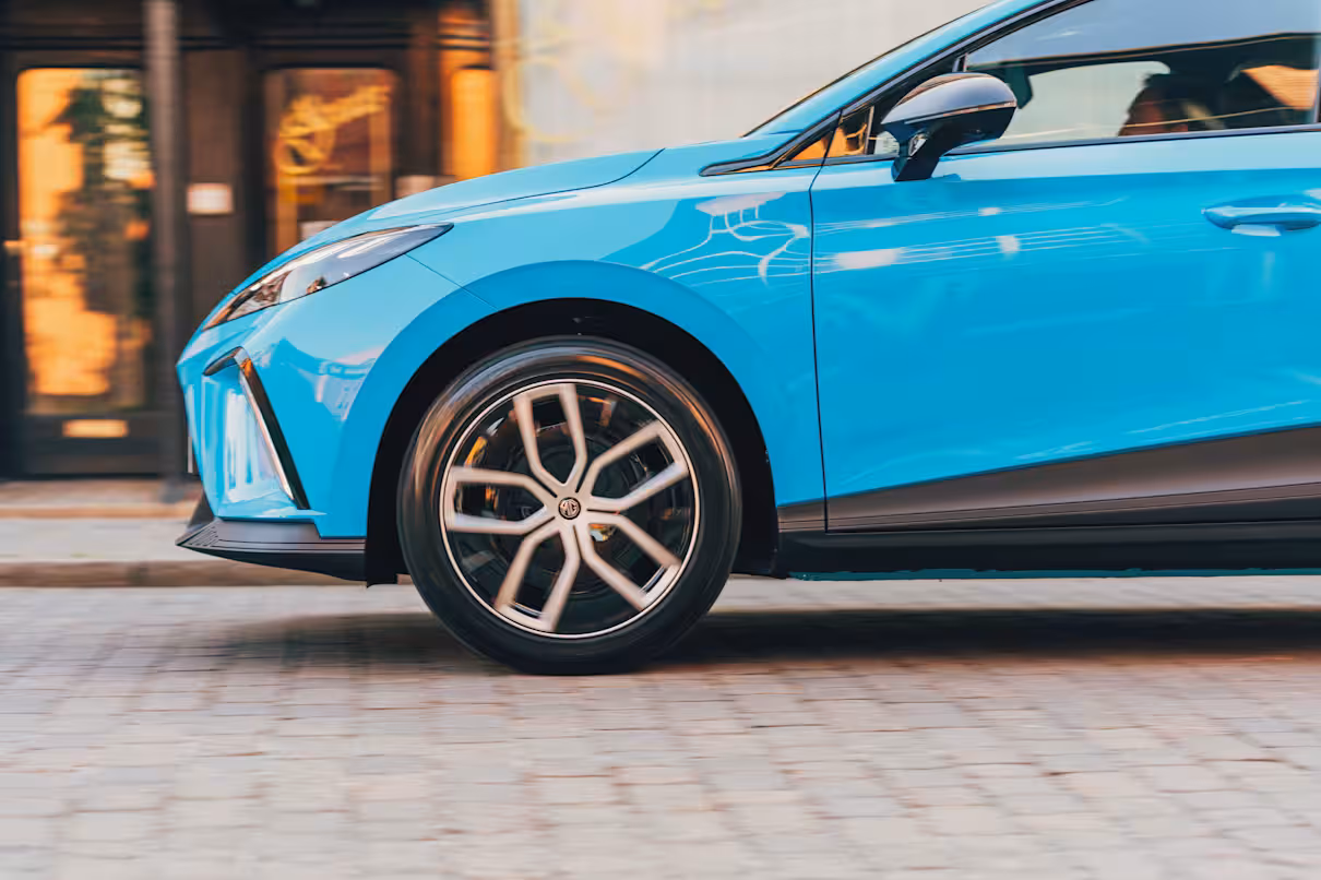 MG 4 EV exterior - Alloy Wheels
