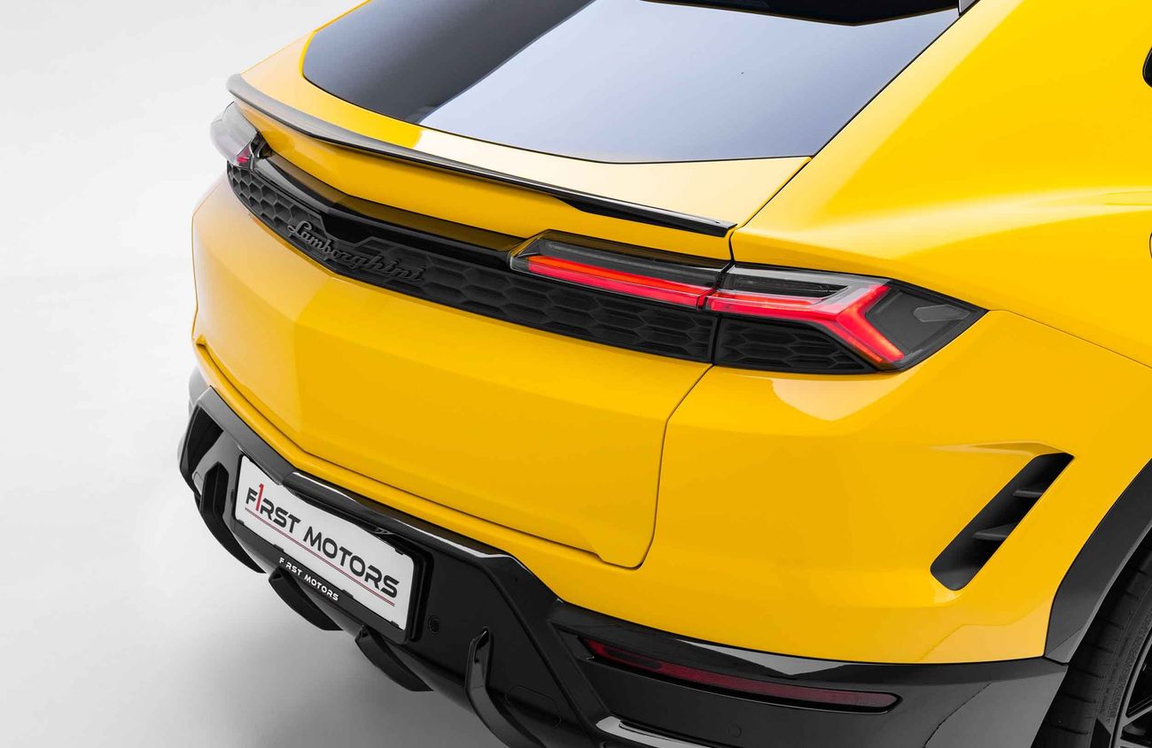 لامبورغيني اوروس 4.0L V-8 Twin-Turbocharged Engine + eMotor