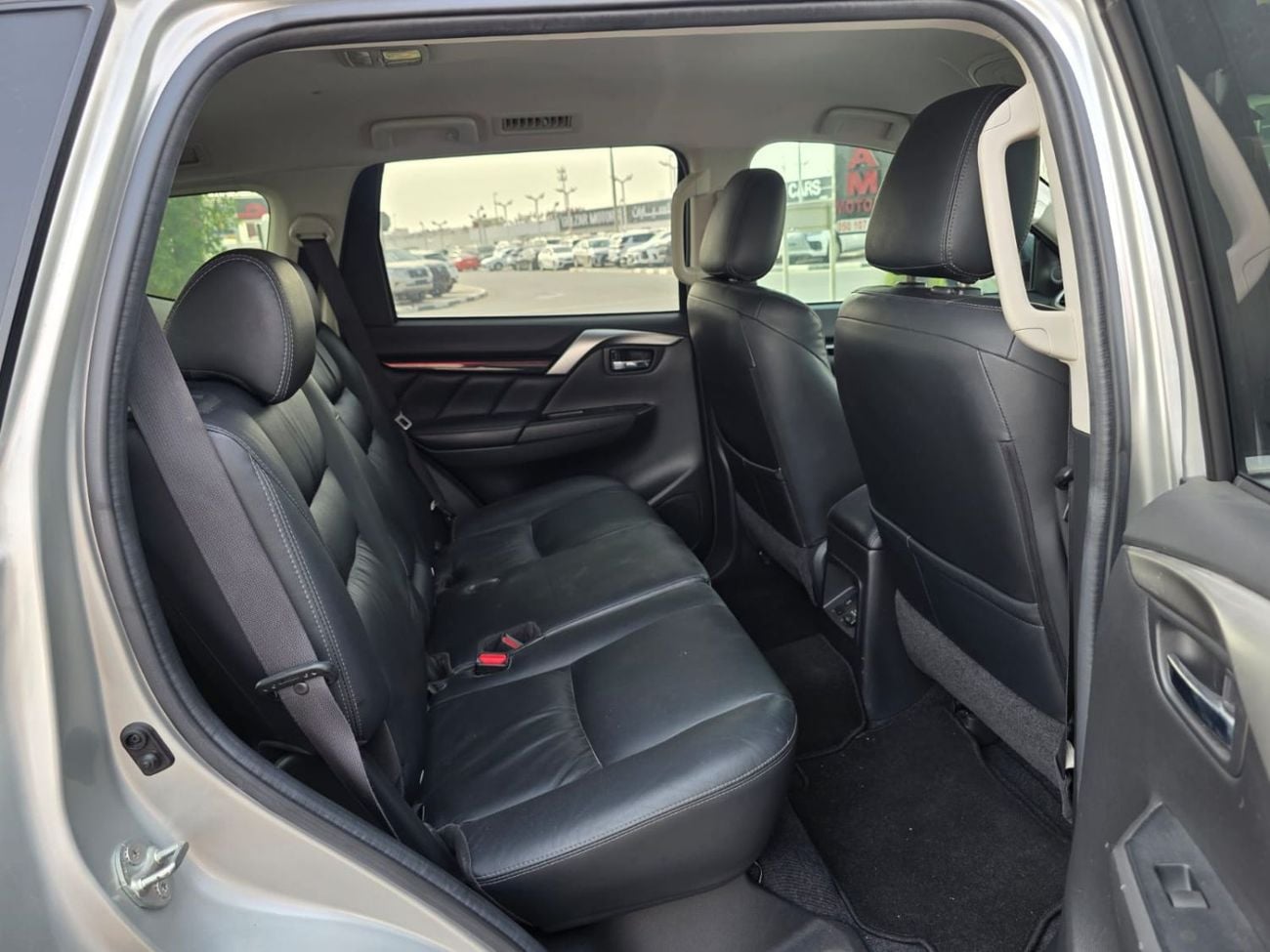 Mitsubishi Pajero diesel Pajero right hand drive for export only