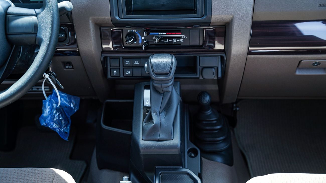 تويوتا لاند كروزر بيك آب