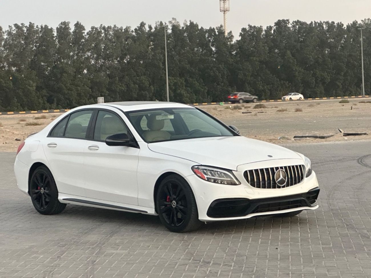 مرسيدس بنز C 300 AMG Pack 2.0L