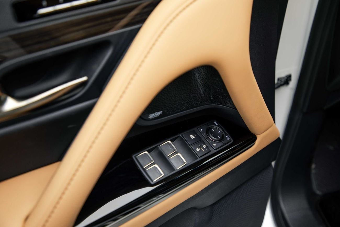 Lexus LX 600 Signature 3.5L - Sonic Quartz Inside Beige | Export Only