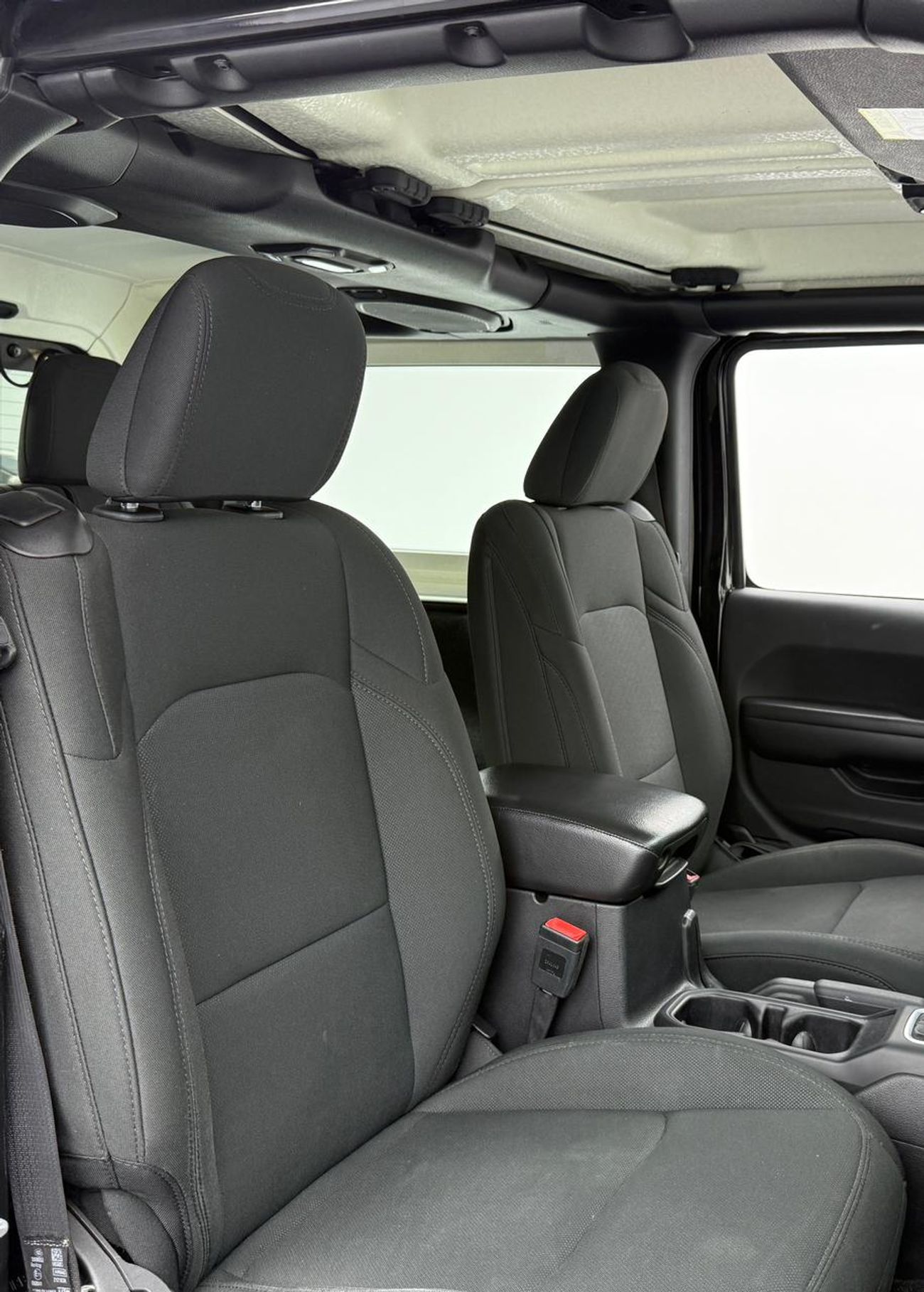 جيب رانجلر Sport 3.6L A/T (5 Seater) 2018 Jeep Wrangler Sport JL ,Service History ,GCC Specs