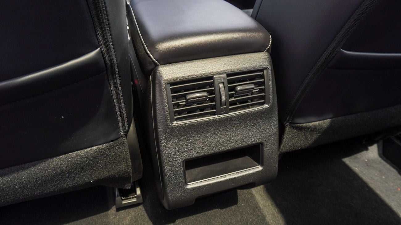 Mitsubishi Outlander Brand New Mitsubishi Outlander High Line 2025 For Export 2.5L Petrol A/T|Silver/Black|OUTLANDER-HL-2