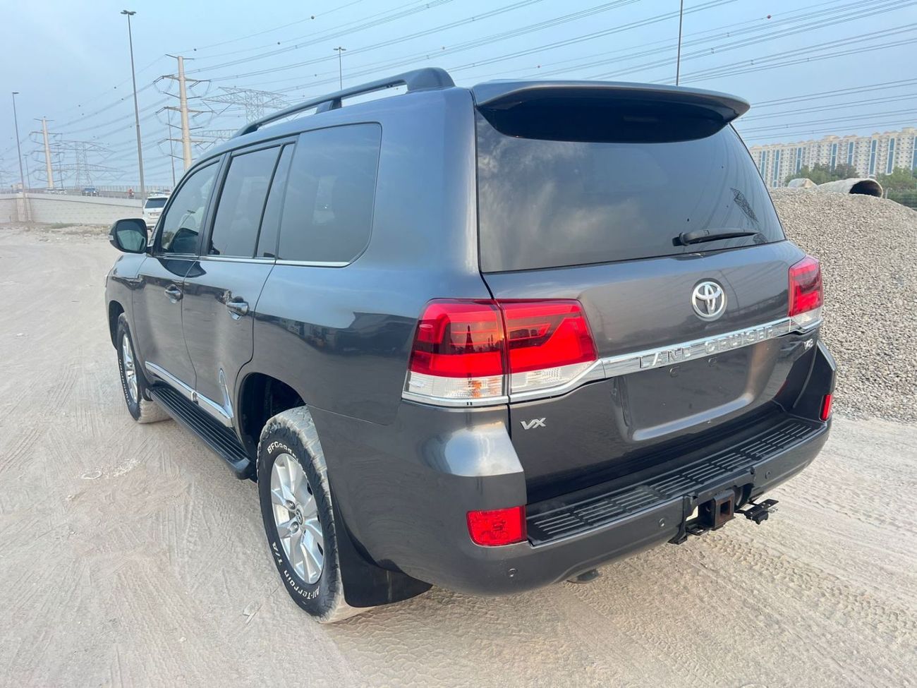 Toyota Land Cruiser DIESEL 4.5 LITER GREY COLOR RIGHT HAND DRIVE 2018 MODEL ONLY FOR EXPORT