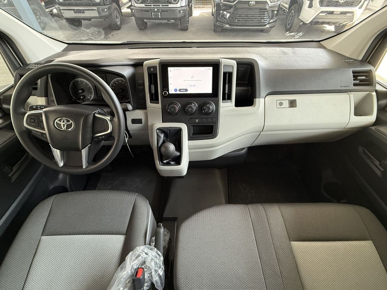 Toyota Hiace 3.5 V6 CARGO MANUAL TRANSMISSION **EXPORT ONLY**التصدير فقط خارج الخليج***