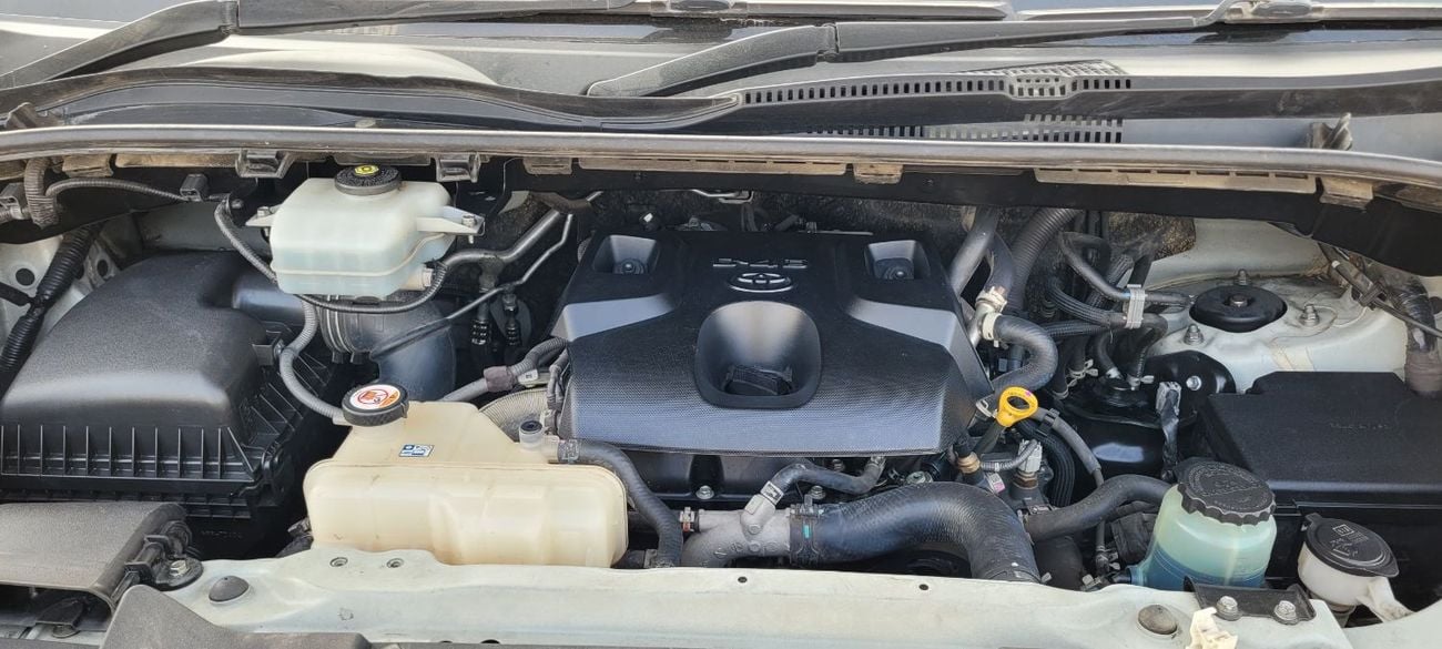 Toyota Hiace GL Highroof 2.8L RHD Automatic Gear 2WD 1GD-FTV Diesel Engine 13 Seats 5 Foors