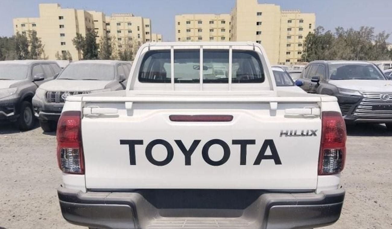 Toyota Hilux DLX 2.4L DEISEL M/T DOUBLE CABIN PICKUP ▾