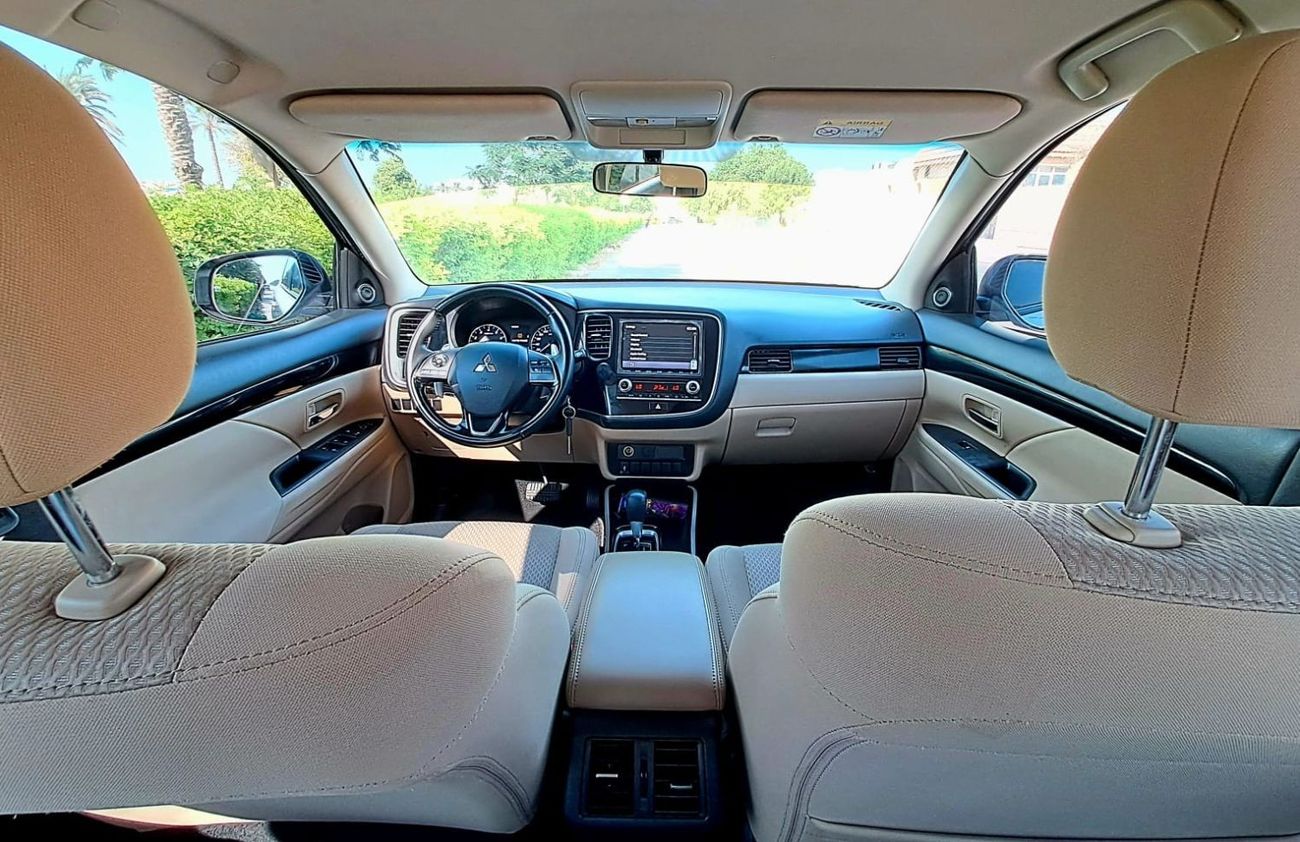 ميتسوبيشي آوتلاندر GLX High 2.4L 910-Monthly l GCC l Cruise, Camera, 4x4 l Accident Free