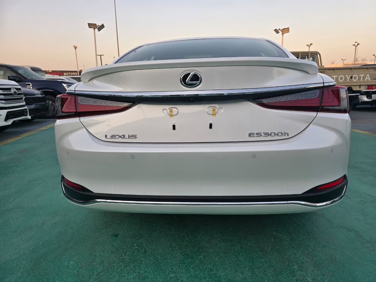 لكزس ES300h LEXUS ES300H HYBRID 2026 MODEL