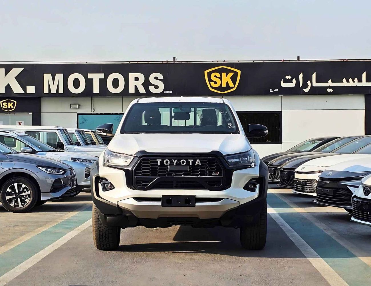 تويوتا هيلوكس GR SPORT EURO 4/4.0L PETROL A/T 4WD/DRIVER POWER SEAT/PUSH START/ (CODE#GR SPORT)