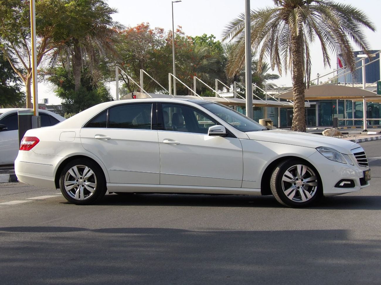 مرسيدس بنز E300 AVANTGARDE SPORT