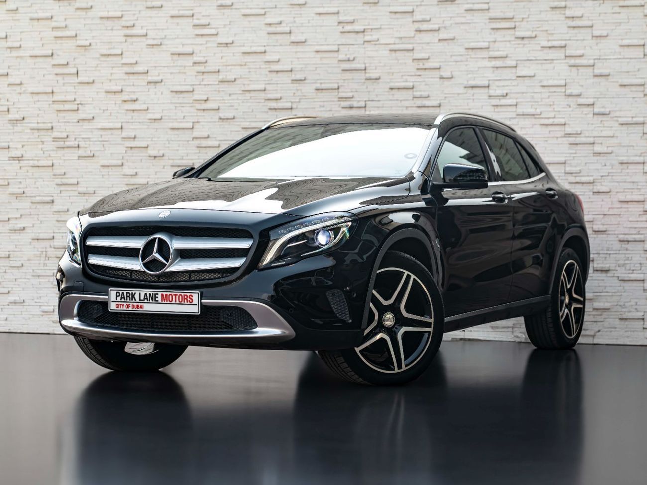 مرسيدس بنز GLA 250 Std 2.0L (211 HP)