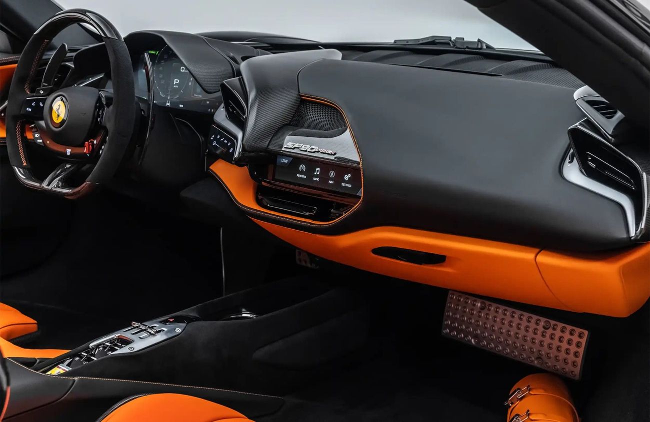 فيراري SF90 سبيدر 4.0L V8 Twin-Turbocharged Engine + eMotor