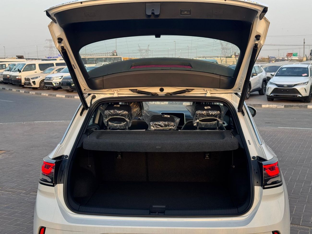 فولكس واجن T ROC 300 TSI 1.5L Turbo Petrol 2025 Export Price @ 71,000 AED