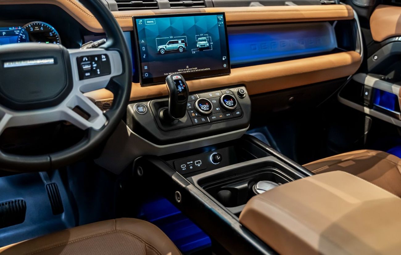 لاند روفر ديفندر 110 HSE P400 3.0L 2023 Urban Defender HSE P400, 2028 Land Rover Warranty + Service, Low KMs, GCC1