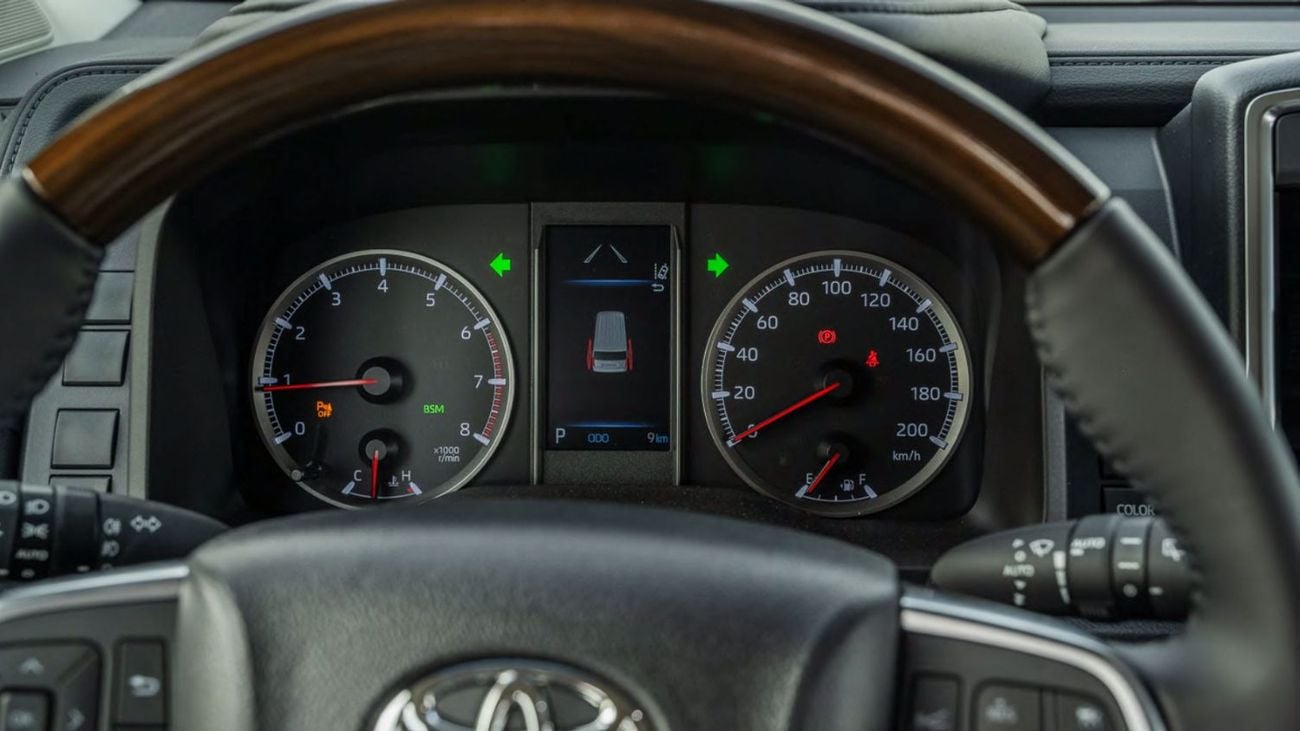 تويوتا جرافينا Toyota Granvia Premium 3.5L 2026
